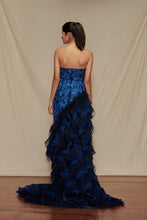 Load image into Gallery viewer, Asymmetric Feather Texture Gown without Trail
