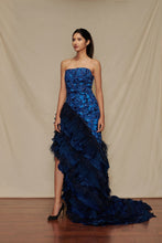 Load image into Gallery viewer, Asymmetric Feather Texture Gown without Trail
